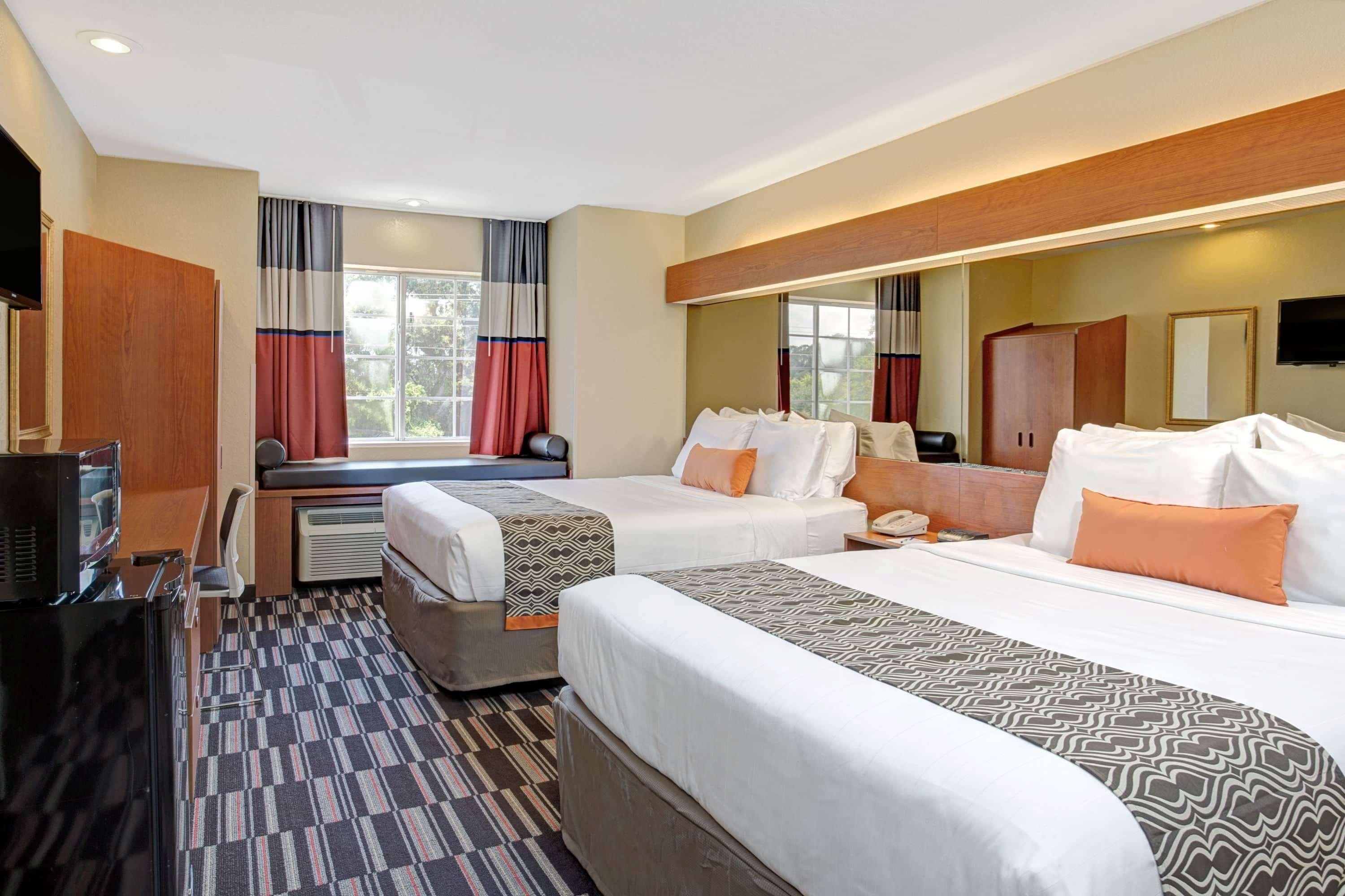Microtel Inn & Suites By Wyndham Bushnell Exterior foto