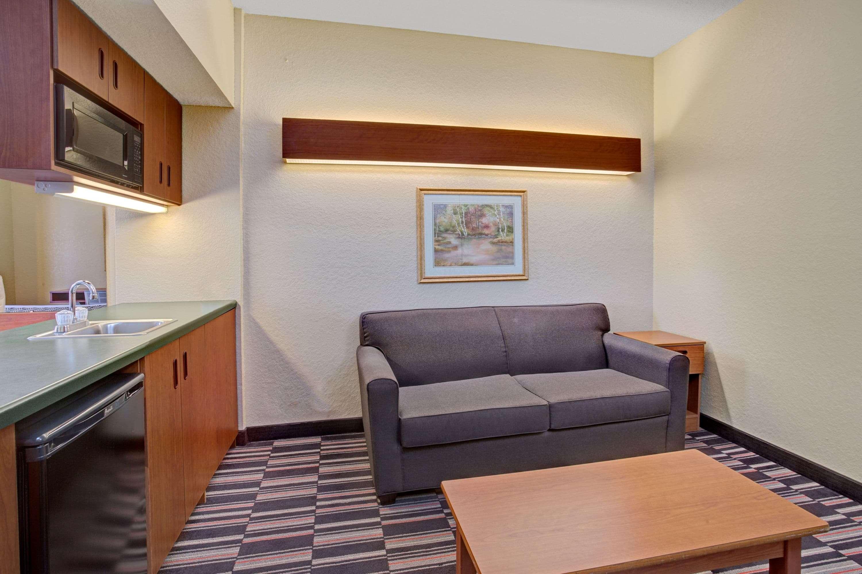 Microtel Inn & Suites By Wyndham Bushnell Exterior foto