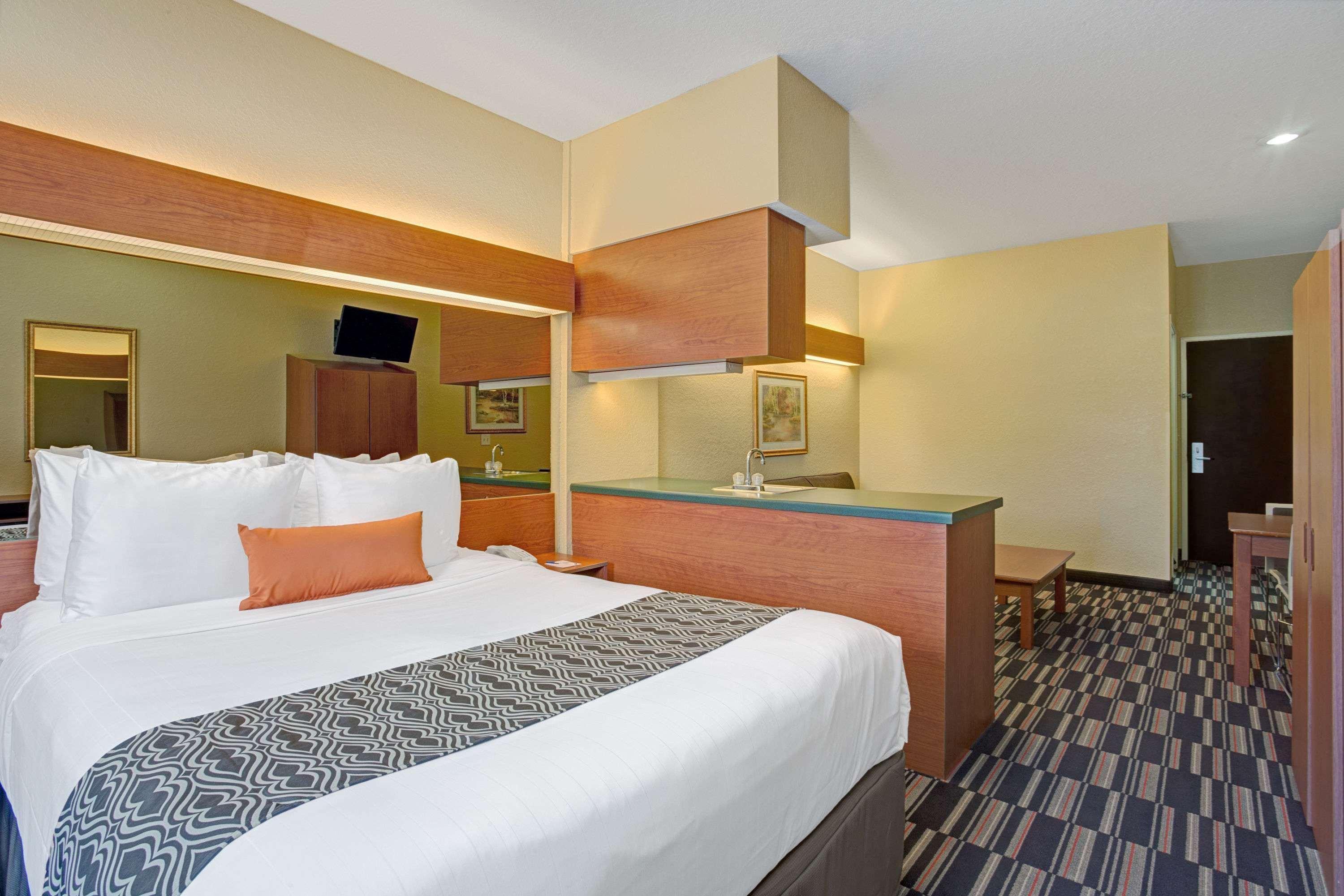 Microtel Inn & Suites By Wyndham Bushnell Exterior foto