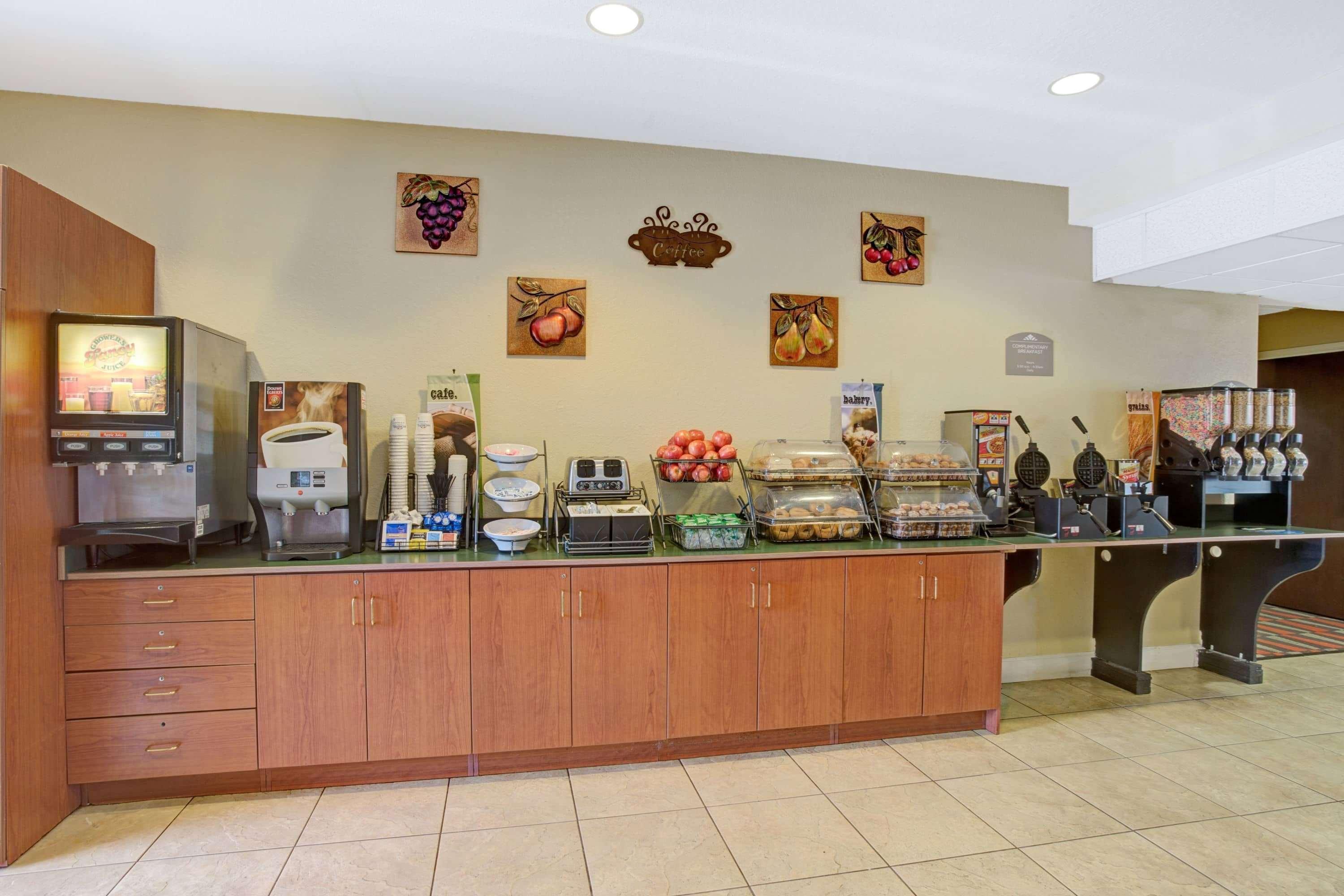 Microtel Inn & Suites By Wyndham Bushnell Exterior foto