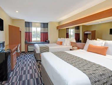 Microtel Inn & Suites By Wyndham Bushnell Exterior foto